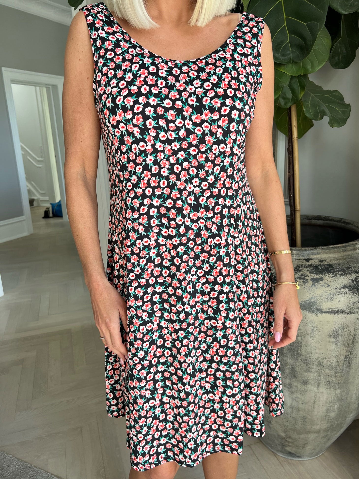 Maj Small Flower - Söt elastisk sommarklänning i blommigt mönster